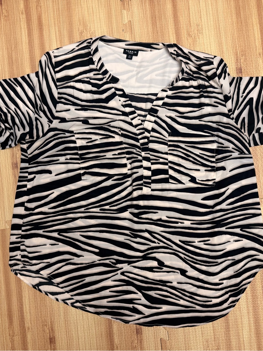 Torrid Harper Size L Zebra Print 3/4 Roll Tab Sleeve V Neck Pocket Front 0 Large